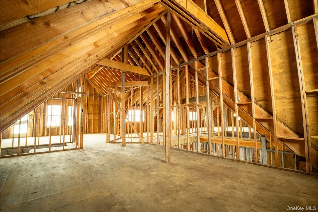 16 Lucinda Drive Babylon NY 11702