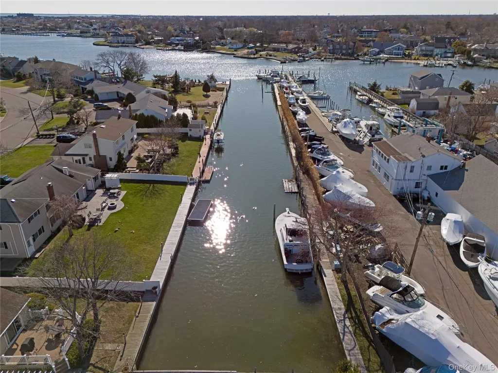 16 Lucinda Drive Babylon NY 11702
