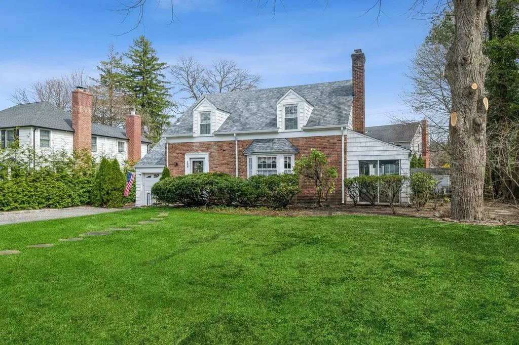 12 Orchard Meadow Road East Williston NY 11596