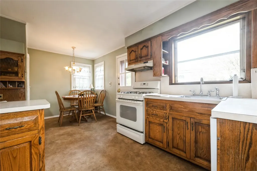 12 Orchard Meadow Road East Williston NY 11596