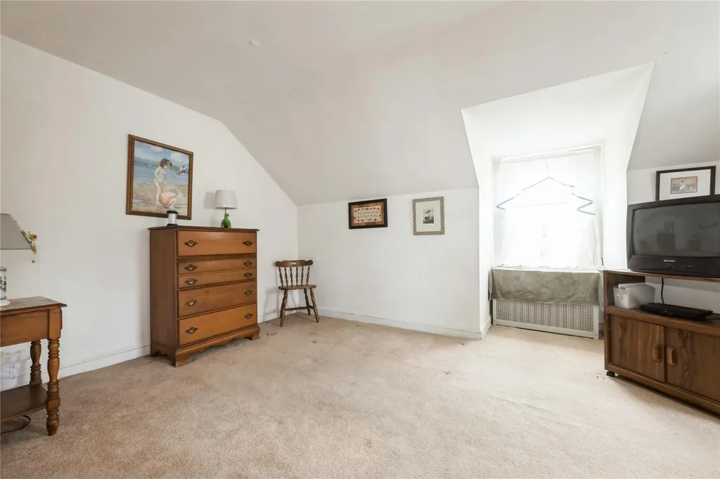 12 Orchard Meadow Road East Williston NY 11596