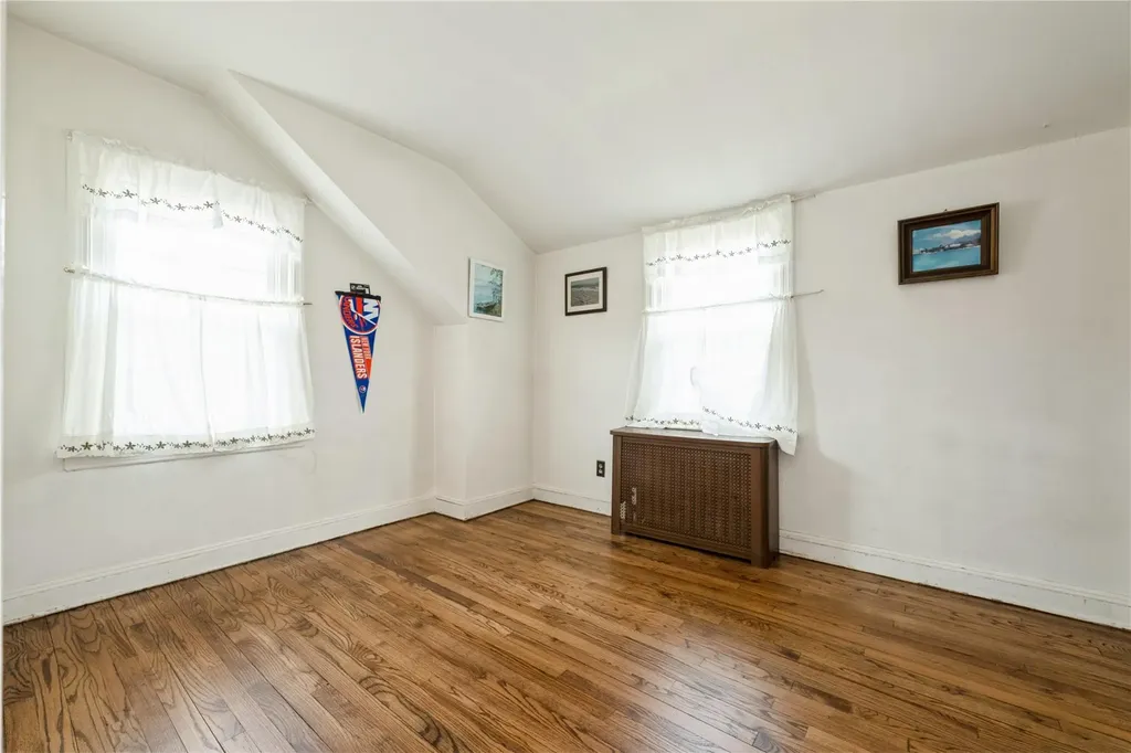 12 Orchard Meadow Road East Williston NY 11596