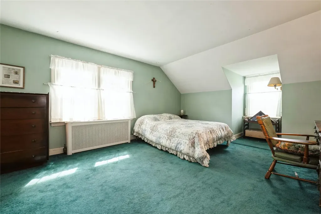 12 Orchard Meadow Road East Williston NY 11596