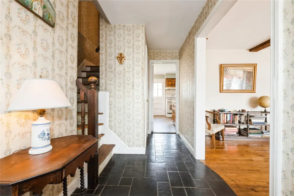 12 Orchard Meadow Road East Williston NY 11596