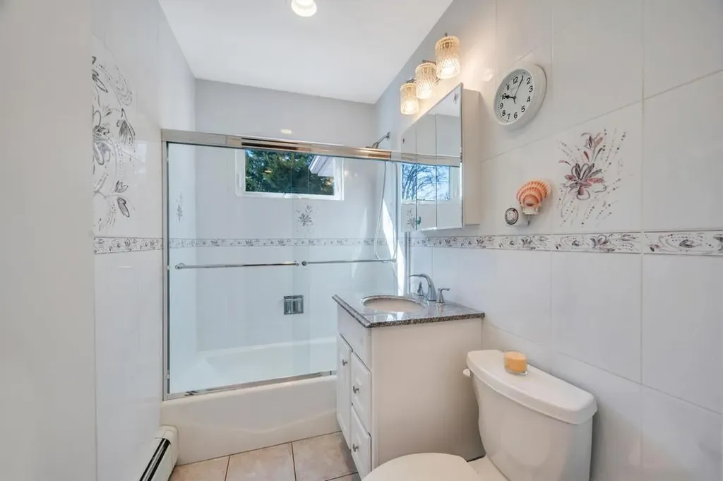 13 Center Lane Levittown NY 11756
