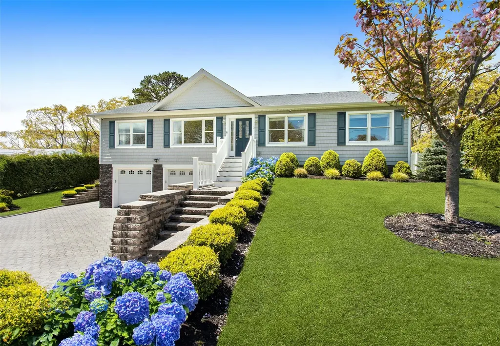 3 Duke Place Hampton Bays NY 11946