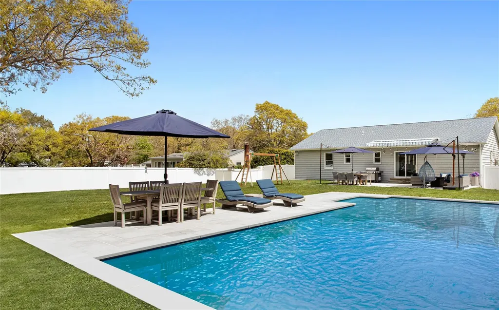 3 Duke Place Hampton Bays NY 11946