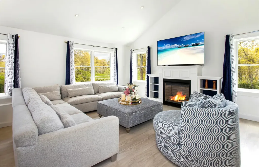 3 Duke Place Hampton Bays NY 11946
