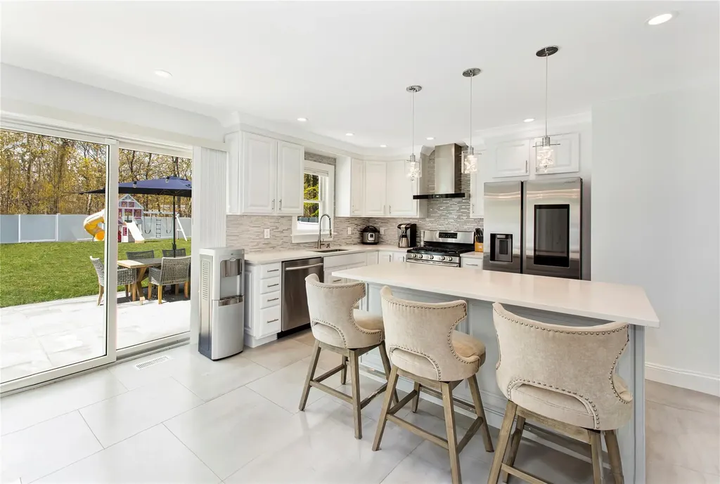 3 Duke Place Hampton Bays NY 11946