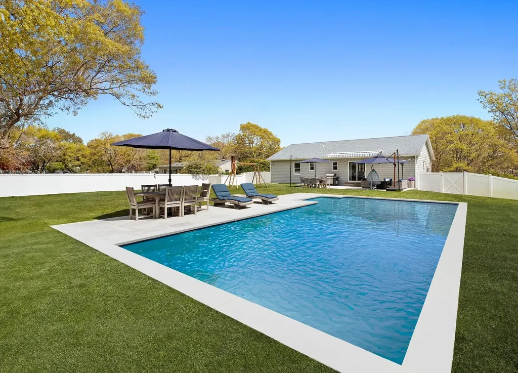 3 Duke Place Hampton Bays NY 11946