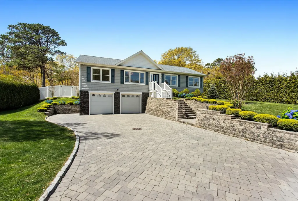 3 Duke Place Hampton Bays NY 11946