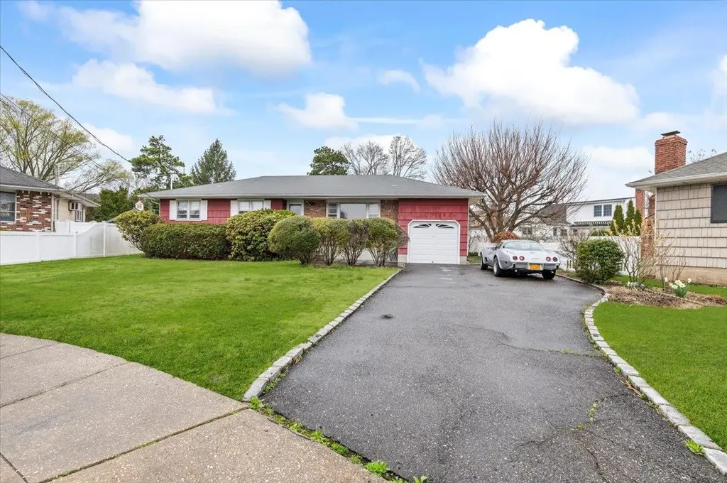 18 Troscher Lane Bethpage NY 11714