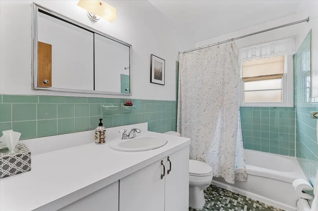 18 Troscher Lane Bethpage NY 11714