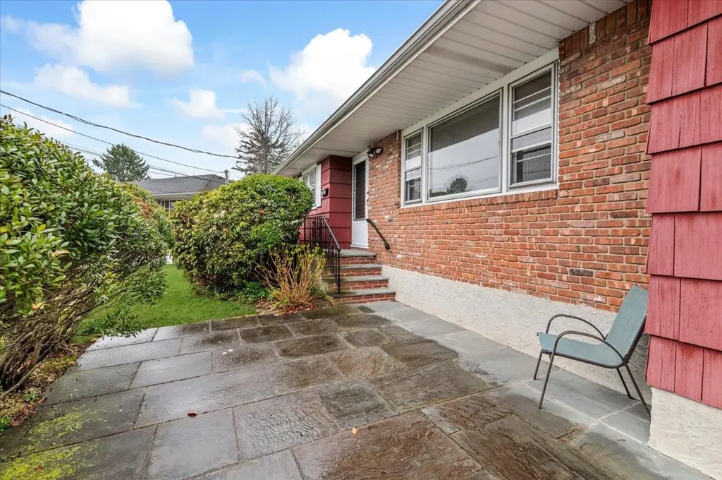 18 Troscher Lane Bethpage NY 11714