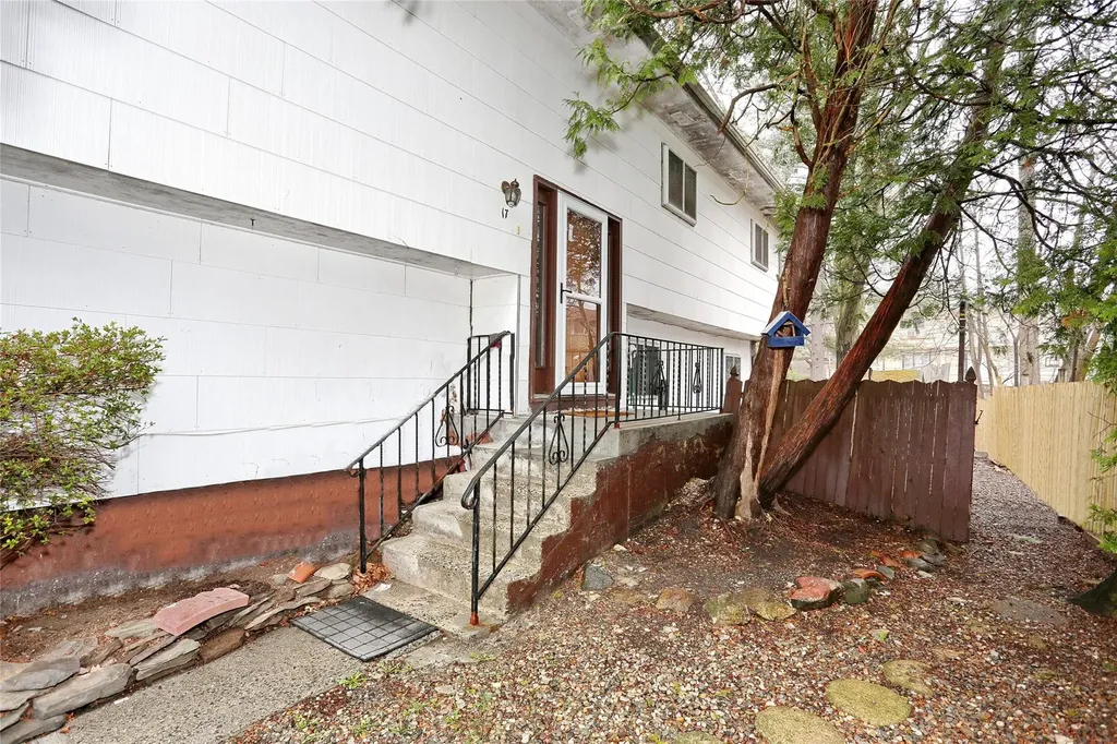 17 Phyllis Drive Pomona NY 10970