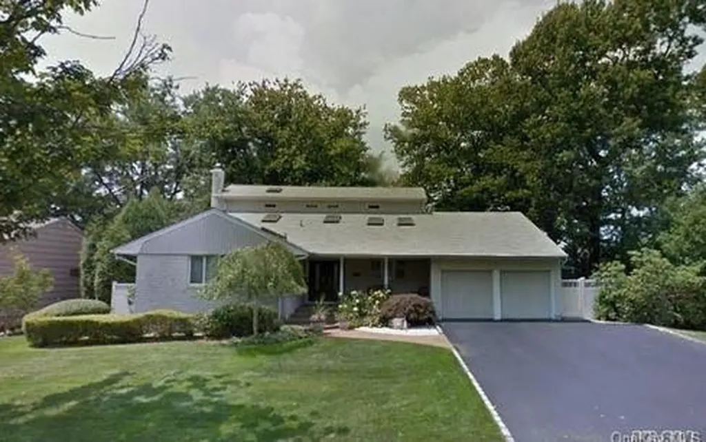 22 Donald Drive Syosset NY 11791