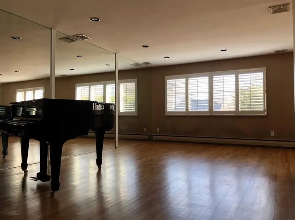 22 Donald Drive Syosset NY 11791