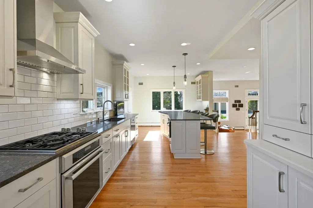 242 Melbourne Avenue Mamaroneck NY 10543