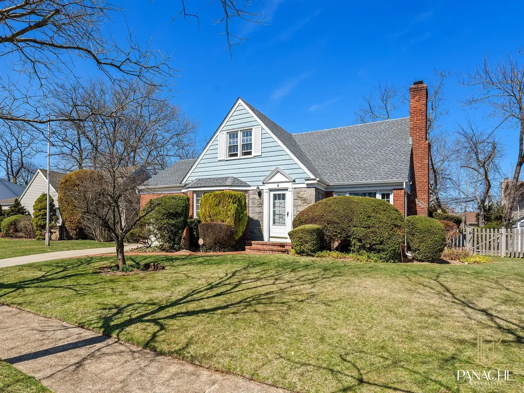 8 Milburn Court Freeport NY 11520