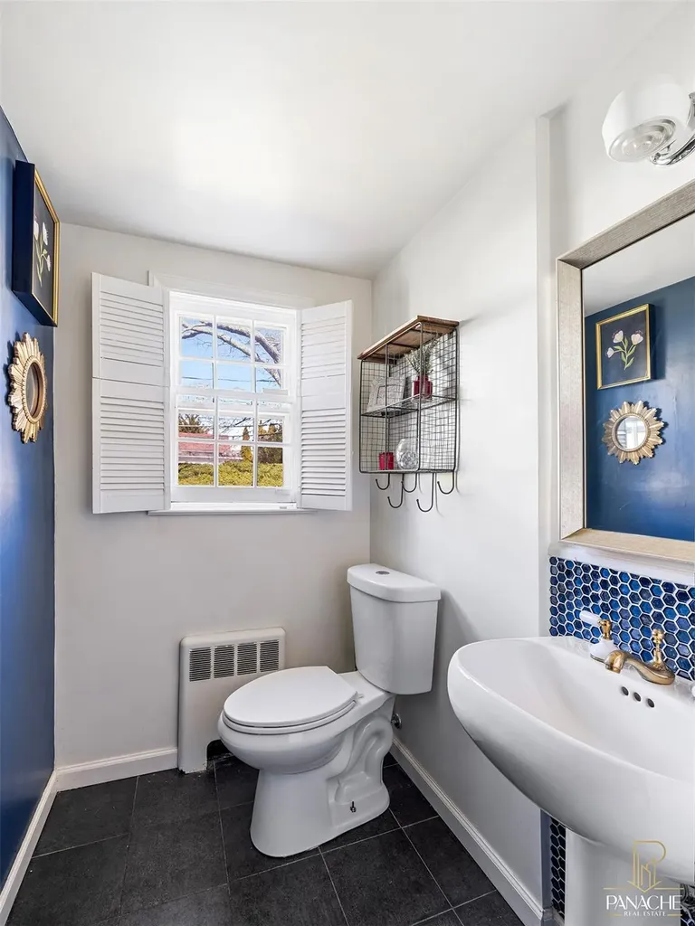 8 Milburn Court Freeport NY 11520