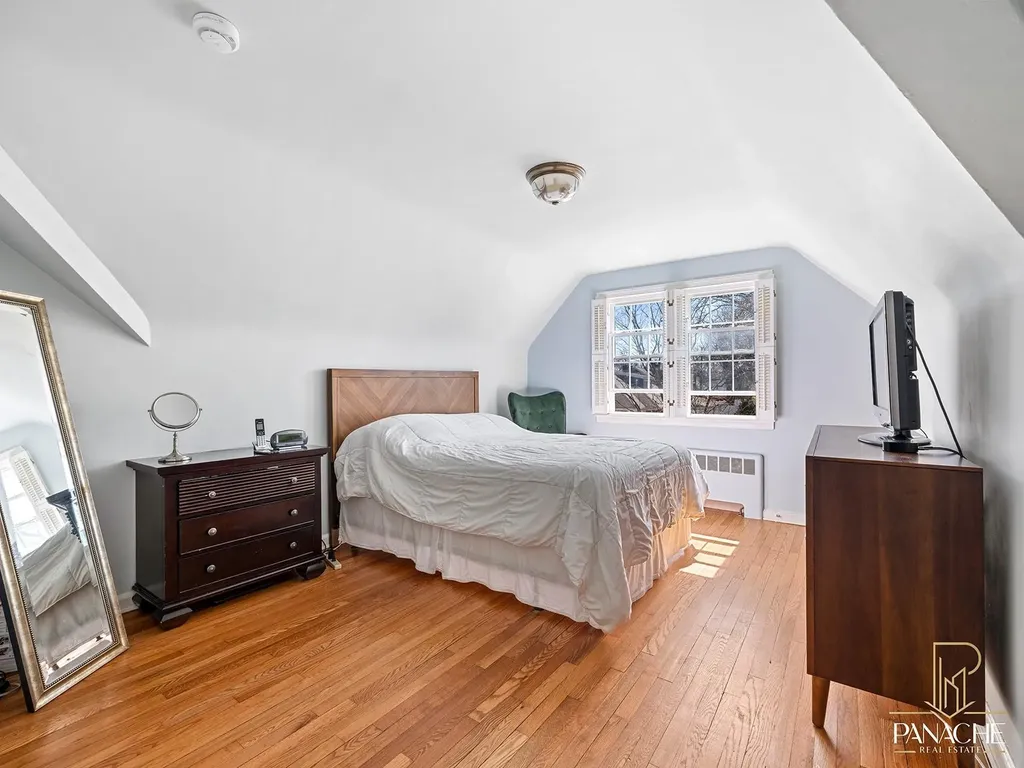 8 Milburn Court Freeport NY 11520
