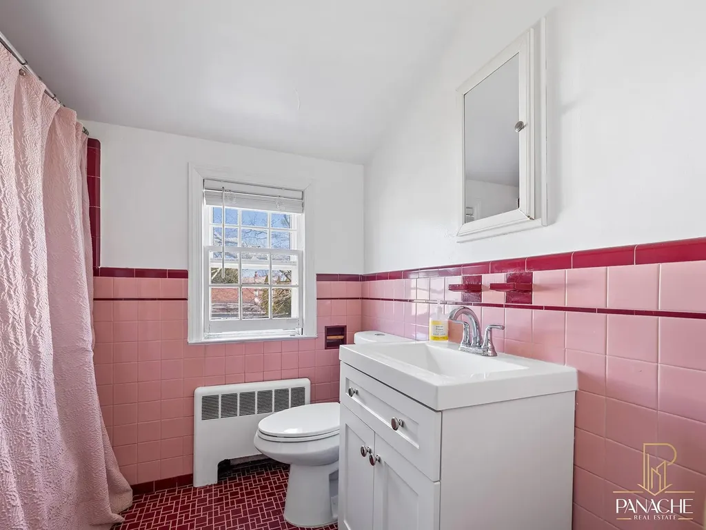 8 Milburn Court Freeport NY 11520