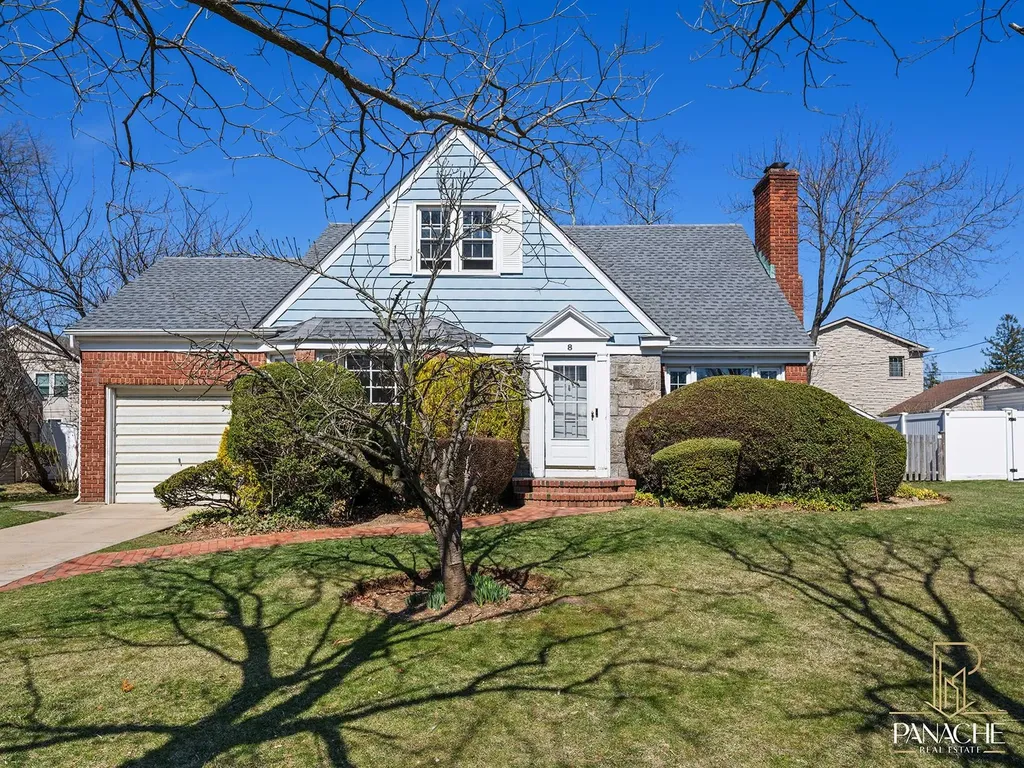 8 Milburn Court Freeport NY 11520