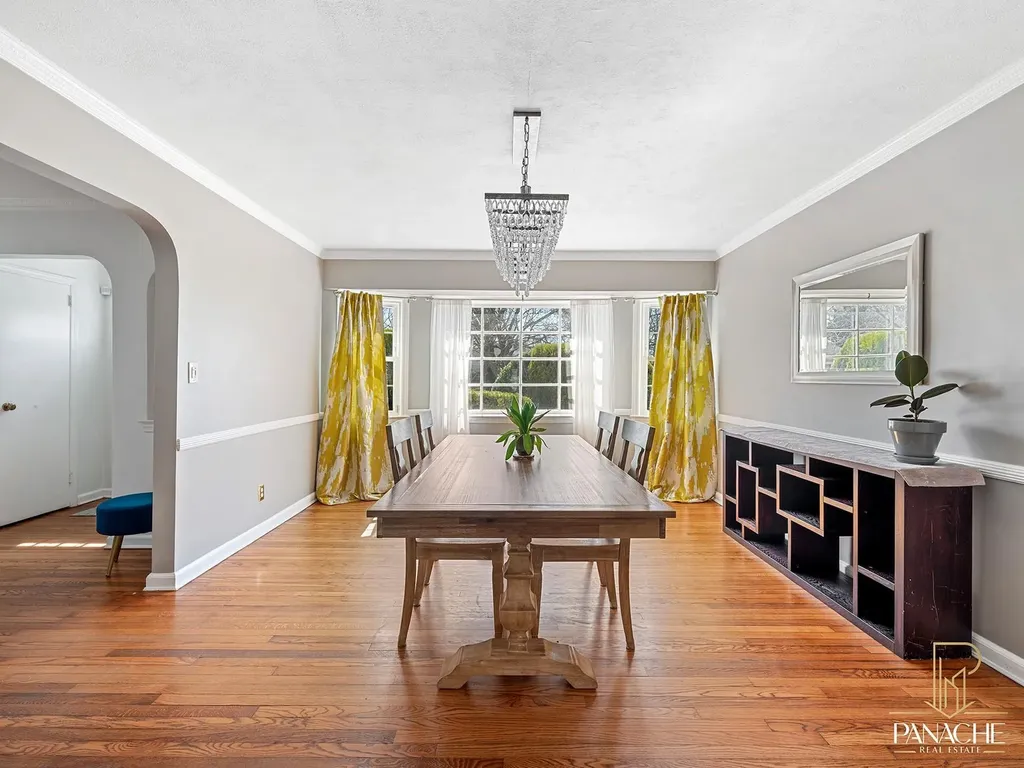 8 Milburn Court Freeport NY 11520