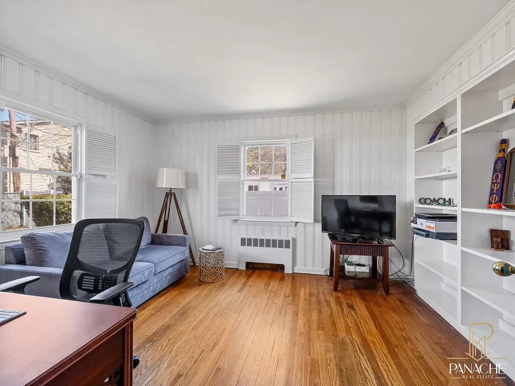 8 Milburn Court Freeport NY 11520