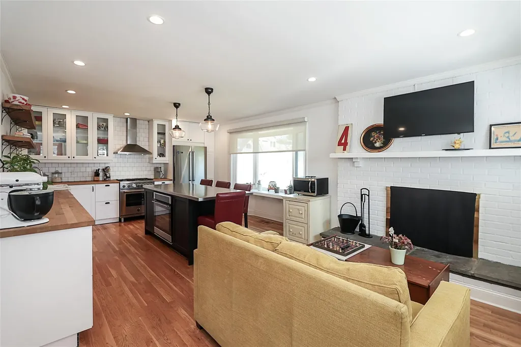 1 Underhill Avenue Syosset NY 11791