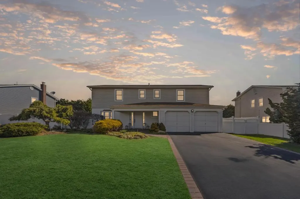 11 Mariners Circle West Islip NY 11795