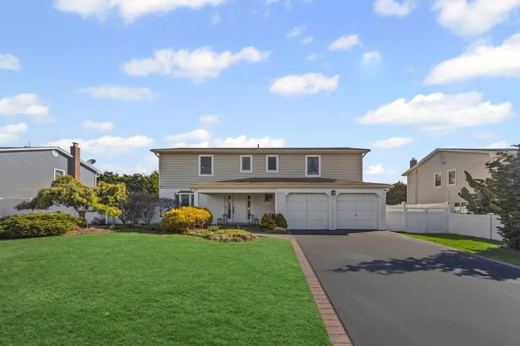 11 Mariners Circle West Islip NY 11795
