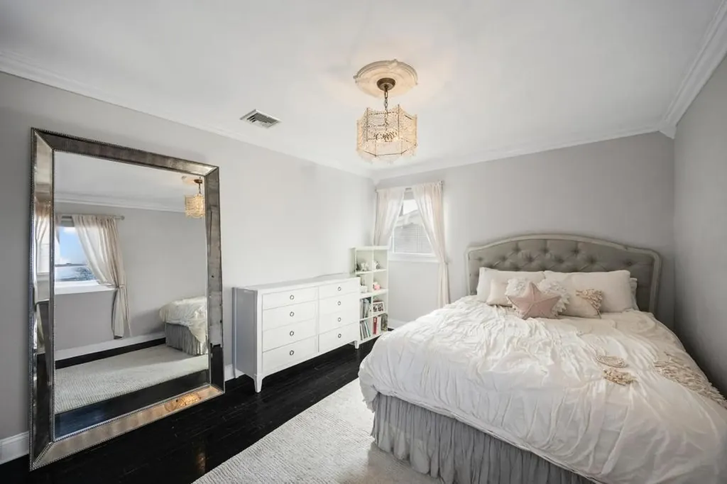 11 Mariners Circle West Islip NY 11795
