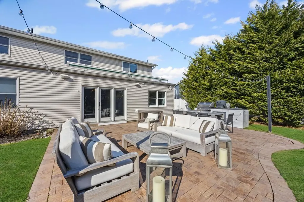 11 Mariners Circle West Islip NY 11795