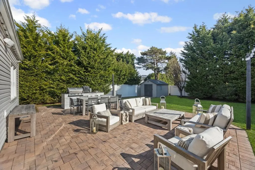 11 Mariners Circle West Islip NY 11795