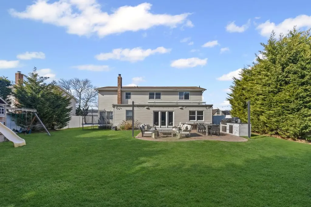 11 Mariners Circle West Islip NY 11795