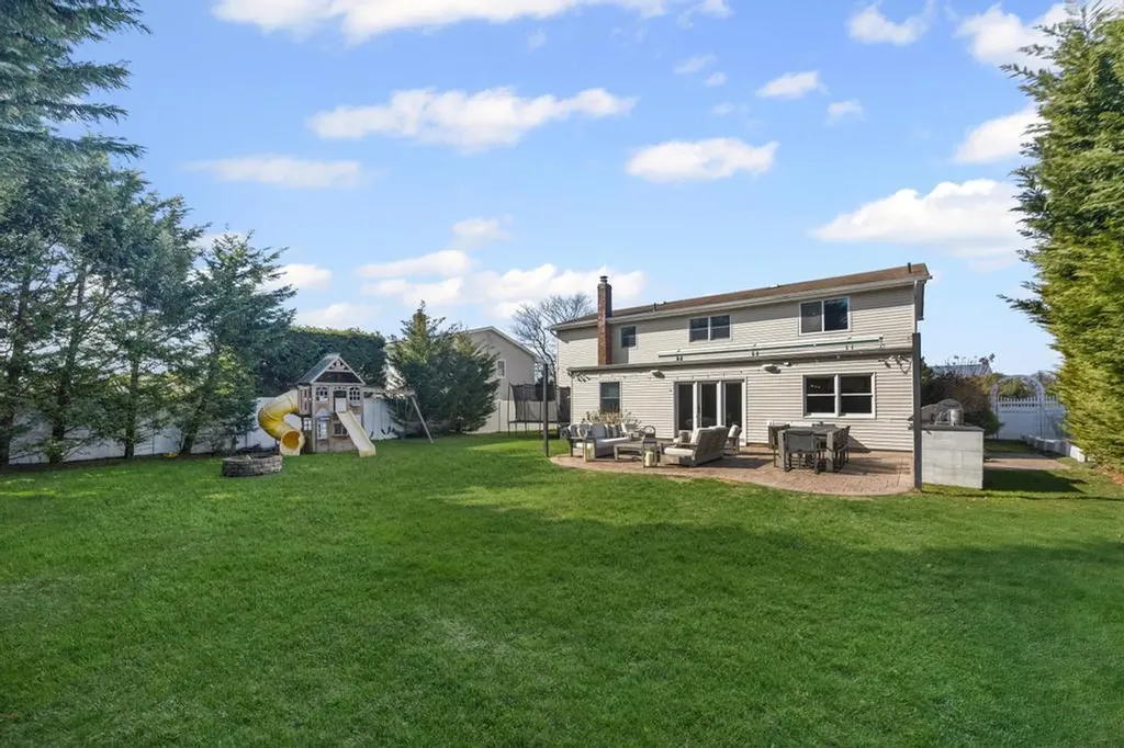 11 Mariners Circle West Islip NY 11795