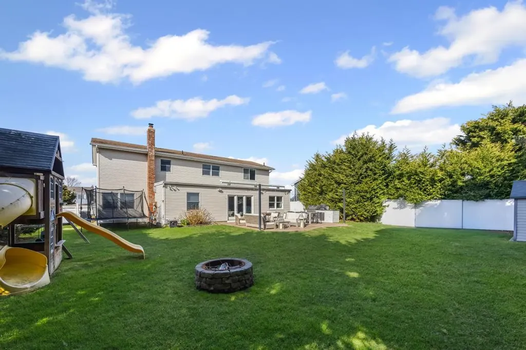11 Mariners Circle West Islip NY 11795