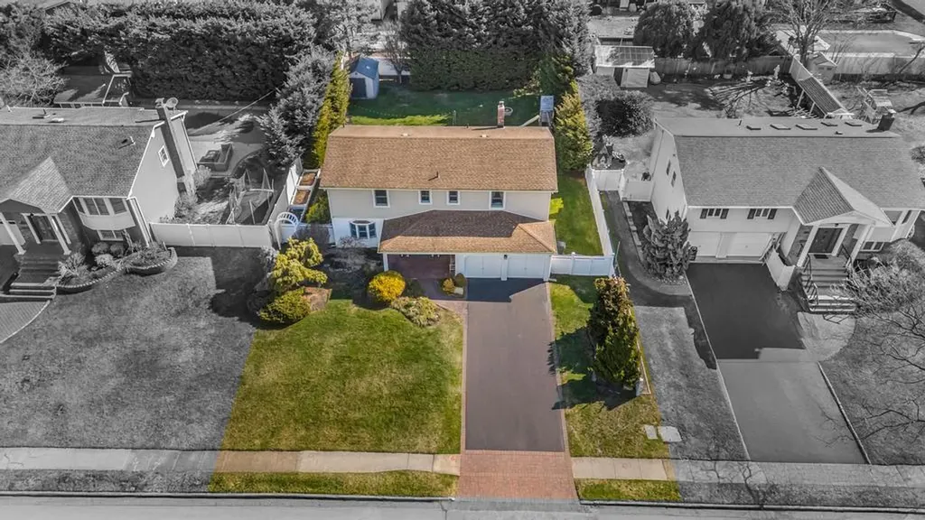11 Mariners Circle West Islip NY 11795