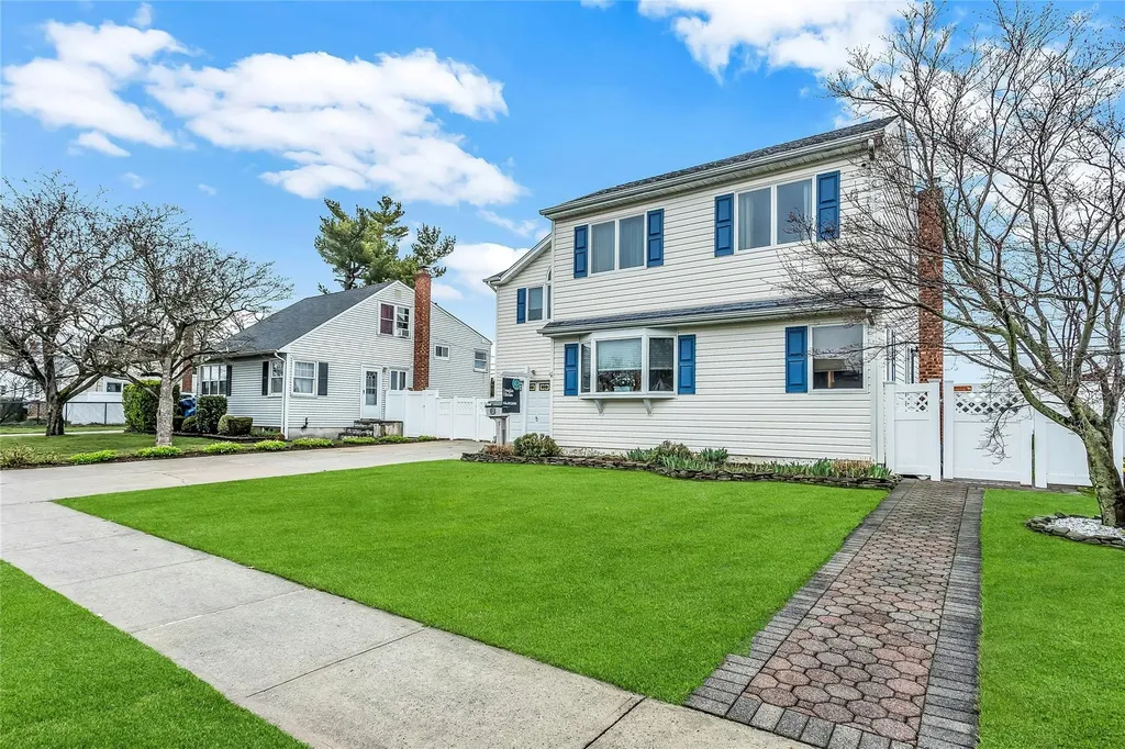 12 Ceil Place Bethpage NY 11714
