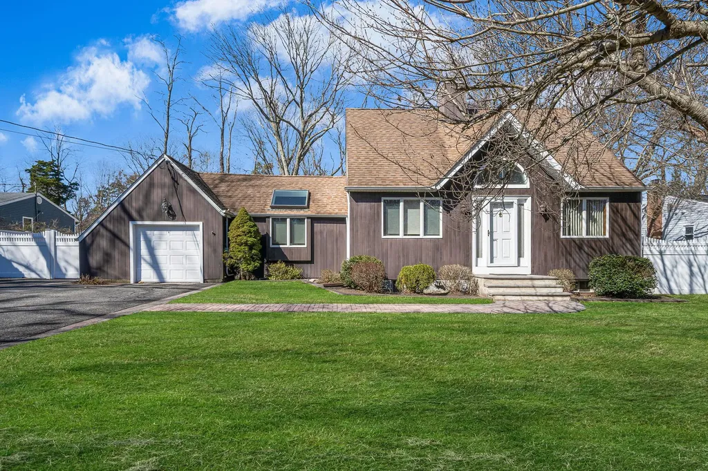 4 Lakeside Drive Middle Island NY 11953