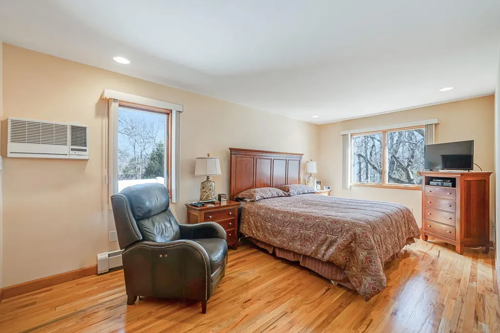 4 Lakeside Drive Middle Island NY 11953