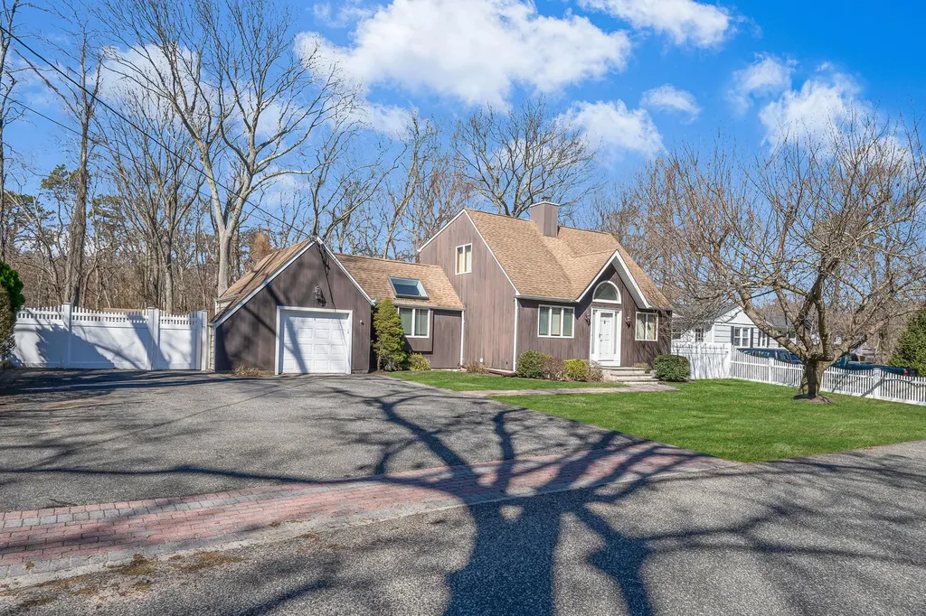 4 Lakeside Drive Middle Island NY 11953
