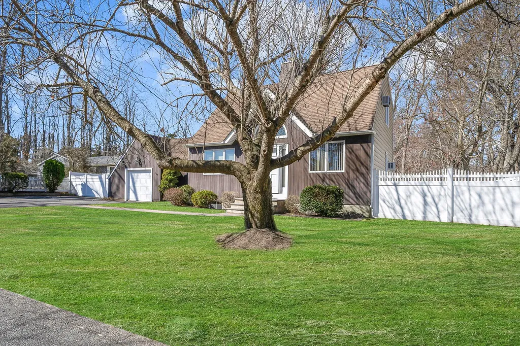 4 Lakeside Drive Middle Island NY 11953