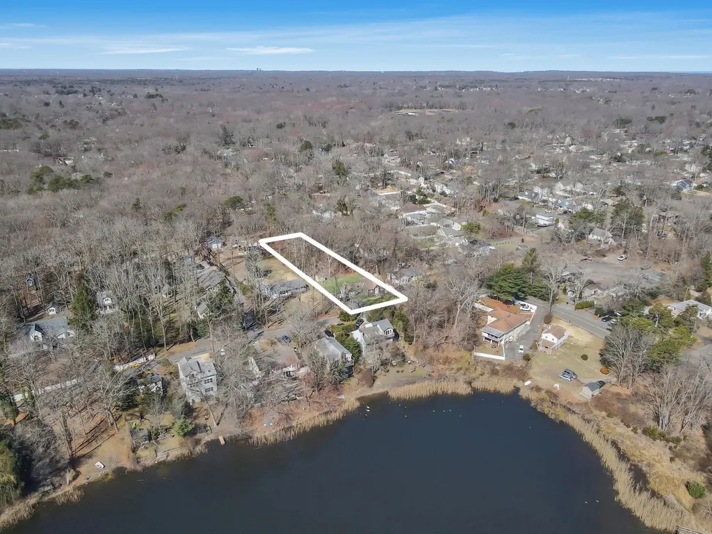 4 Lakeside Drive Middle Island NY 11953