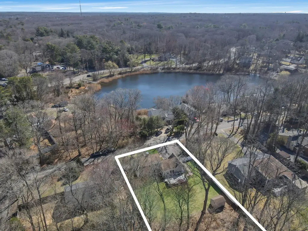 4 Lakeside Drive Middle Island NY 11953