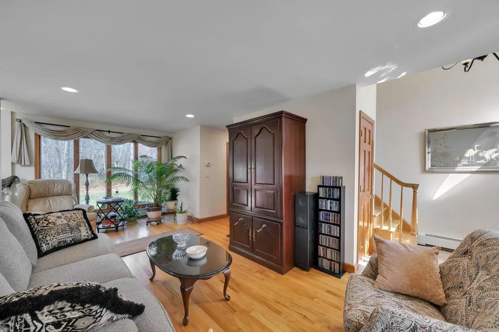 4 Lakeside Drive Middle Island NY 11953