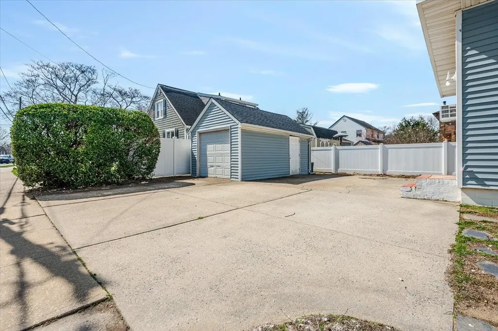 314 Oceanside Parkway Oceanside NY 11572