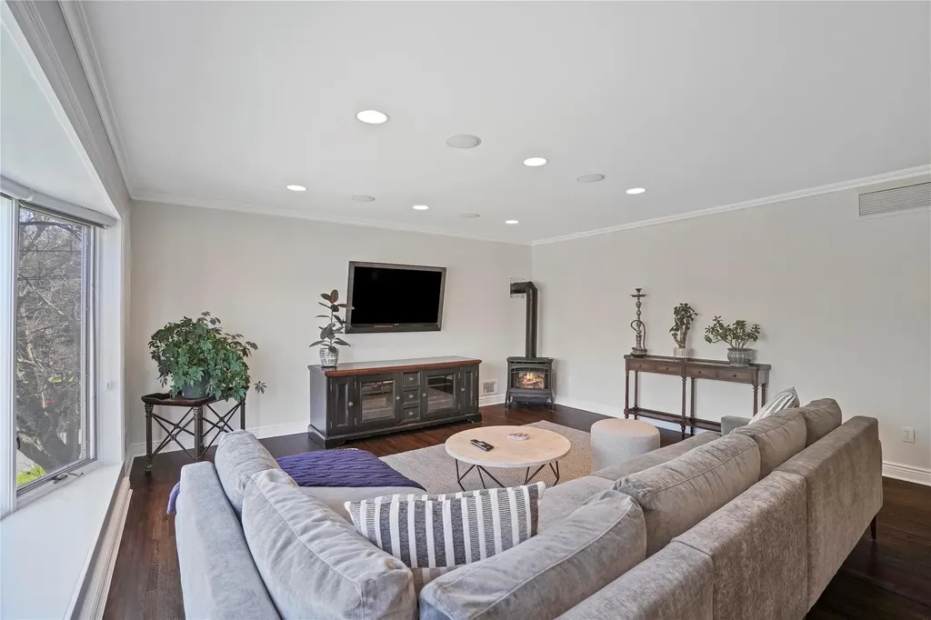 24 Hemlock Road Hartsdale NY 10530