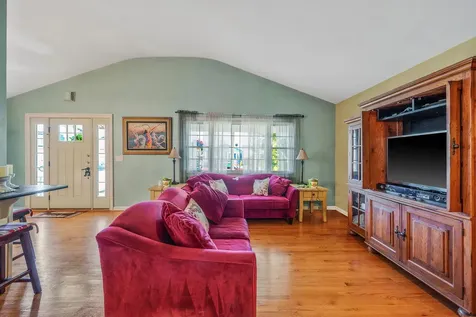 27 W Neptune Avenue Lindenhurst NY 11757